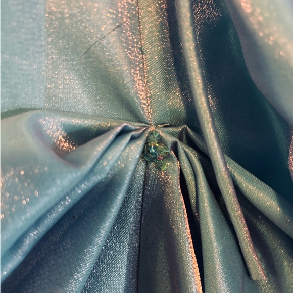 Exquisite grad/prom dress, size 6, Brand new condition. Paid $1800 new - Picture 7 of 8